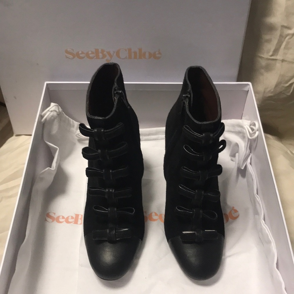 Gisele Bow-embellished Suede Ankle Boots Black